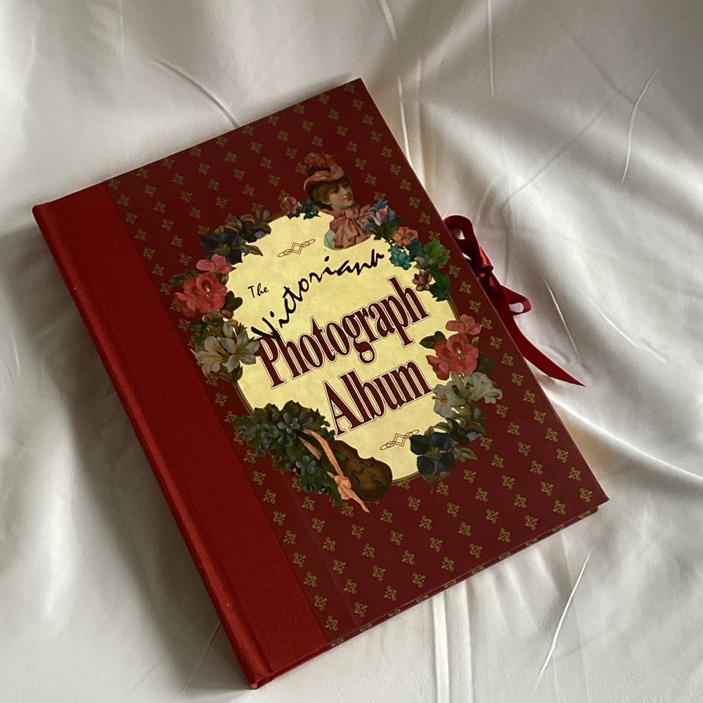 Victorian Photograph Album 🕋